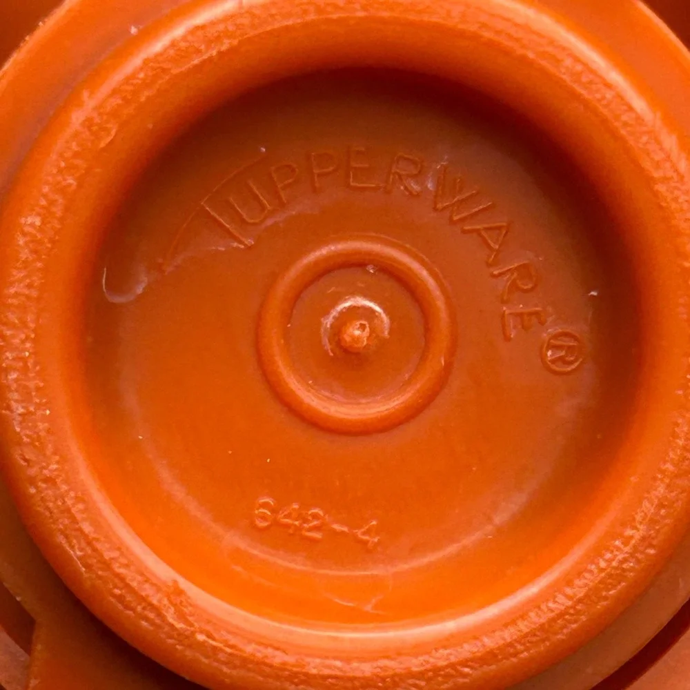 Vintage Tupperware Quick Shake 14oz 400ml Orange Flip Top Mixer 840-28 641-5